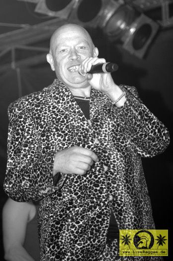 Bad Manners (UK) 10. This Is Ska Festival - Wasserburg, Rosslau 23. Juni 2006 (5).jpg